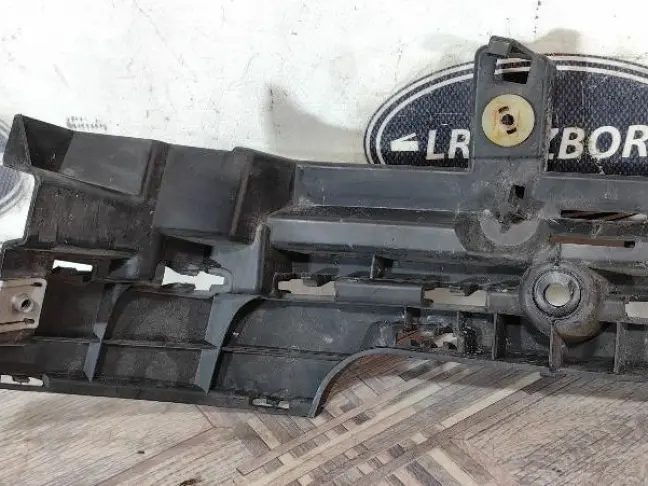 Кронштейн заднего бампера правы Range Rover 4 L405