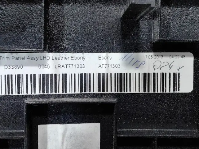 Вставка торпеды центральная Range Rover 4  L405