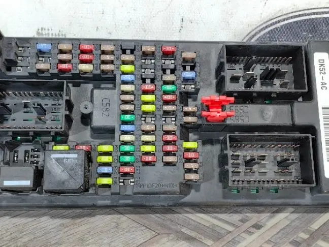 Блок предохранителей Range Rover 4 L405