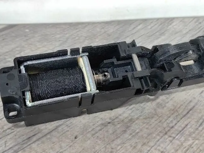 Замок бардачка Range Rover 4 L405