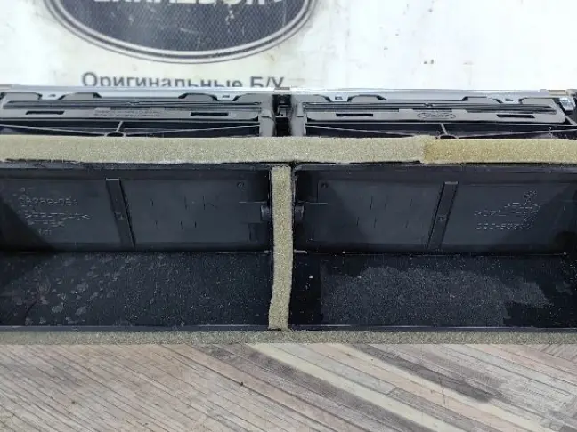 Дефлектор центральный Range Rover 4 L405