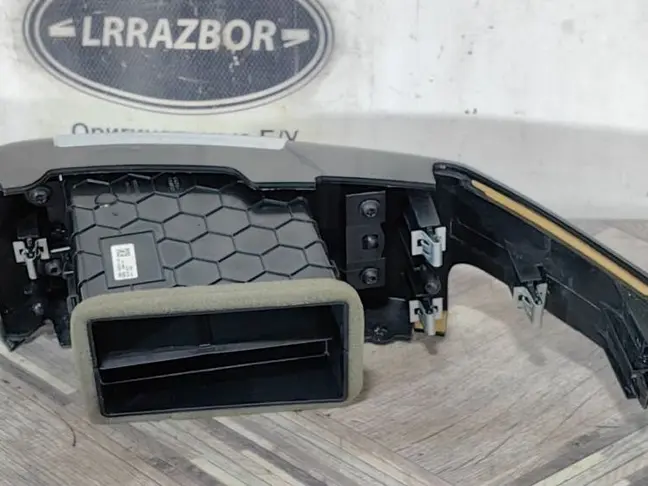 Дефлектор левый Range Rover 4 L405