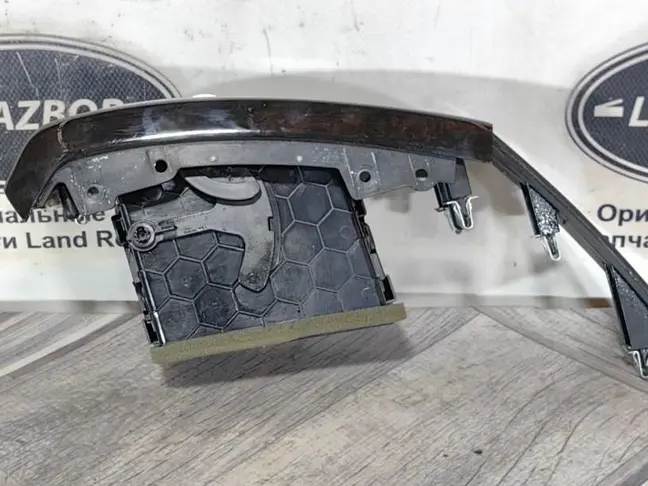Дефлектор правый Range Rover 4 L405