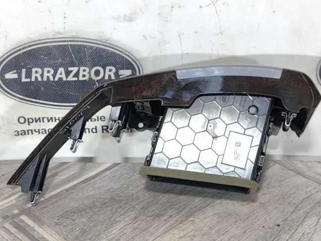 Дефлектор правый Range Rover 4 L405