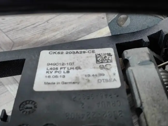 Ручка передней двери левая Range Rover 4 L405