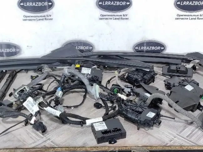 Амортизаторы крышки багажника Range Rover 4 L405