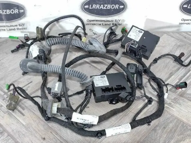 Амортизаторы крышки багажника Range Rover 4 L405