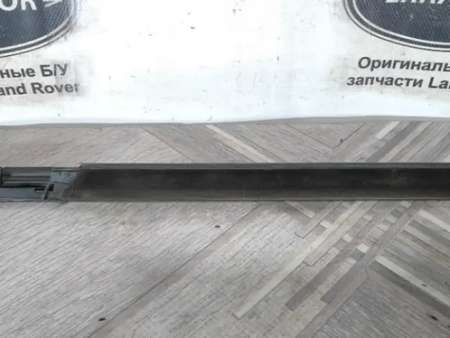 Молдинг стекла передний правый Range Rover 4 L405