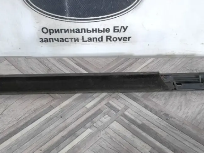Молдинг стекла передний левый Range Rover 4 L405