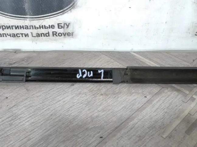 Молдинг стекла передний левый Range Rover 4 L405