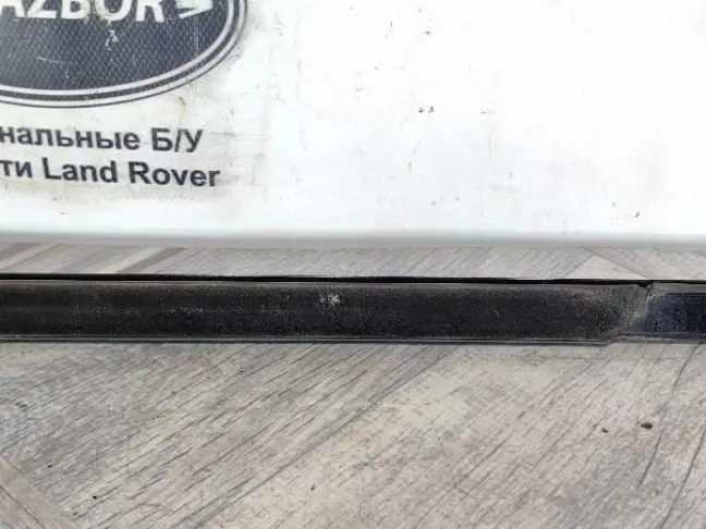 Молдинг стекла задний правый Range Rover 4 L405