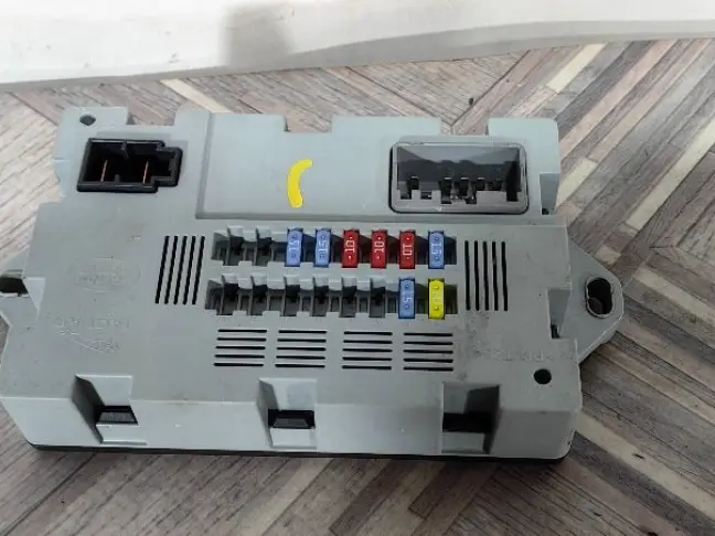 Блок предохранителей Range Rover 4 L405