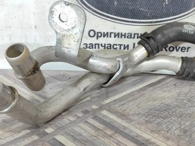 Патрубок охлаждения Range Rover 4 L405 5.0SC