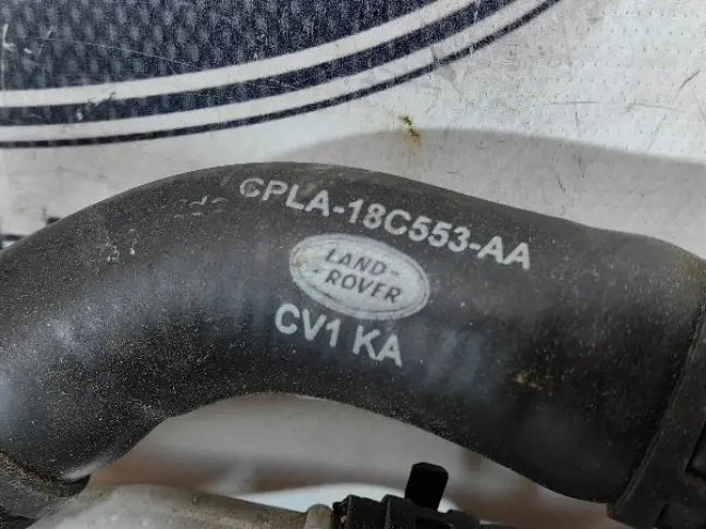 Патрубок охлаждения Range Rover 4 L405 5.0SC