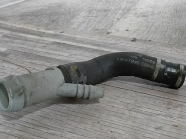 Патрубок охлаждения Range Rover 4 L405 5.0SC