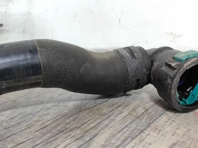 Патрубок охлаждения Range Rover 4 L405 5.0SC