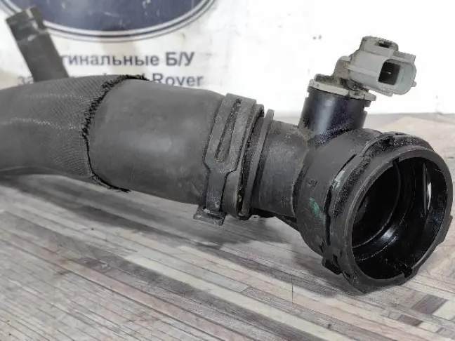 Патрубок охлаждения Range Rover 4 L405 5.0SC