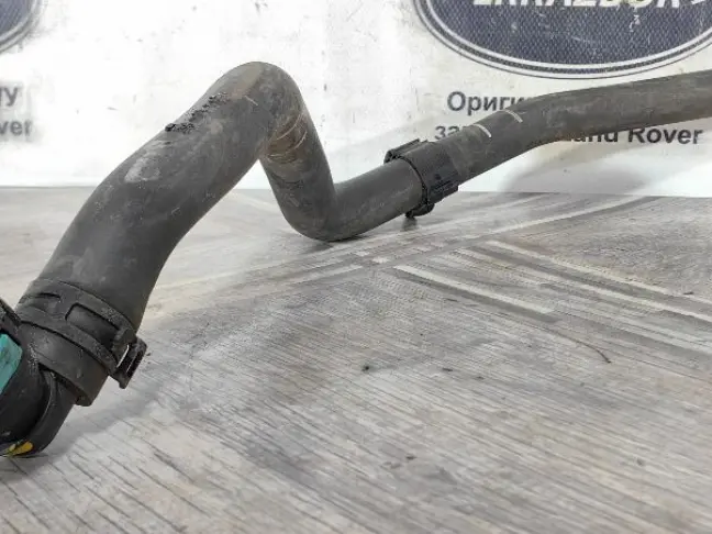 Патрубок охлаждения Range Rover 4 L405 5.0SC
