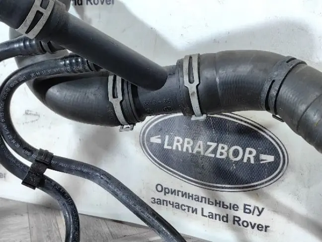 Патрубок охлаждения Range Rover Sport 2 L494 3.0SC
