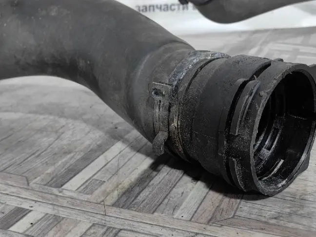 Патрубок охлаждения Range Rover Sport 2 L494 3.0SC