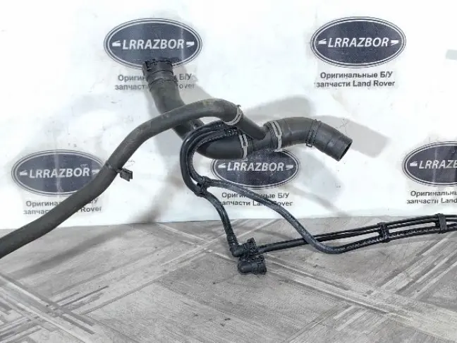 Патрубок охлаждения Range Rover Sport 2 L494 3.0SC