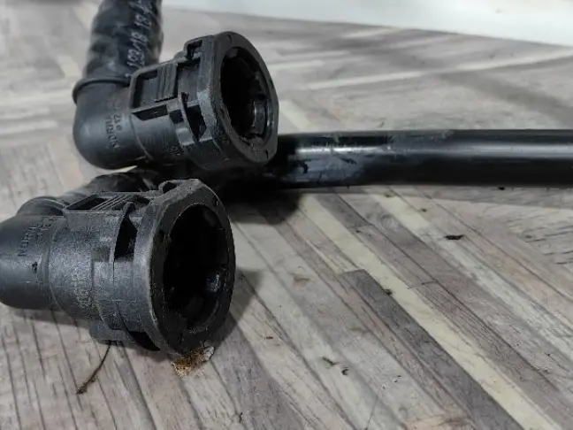 Патрубок охлаждения Range Rover Sport 2 L494 3.0SC