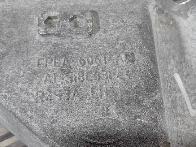 Кронштейн двигателя левый Range Sport 2 L494 3.0SC