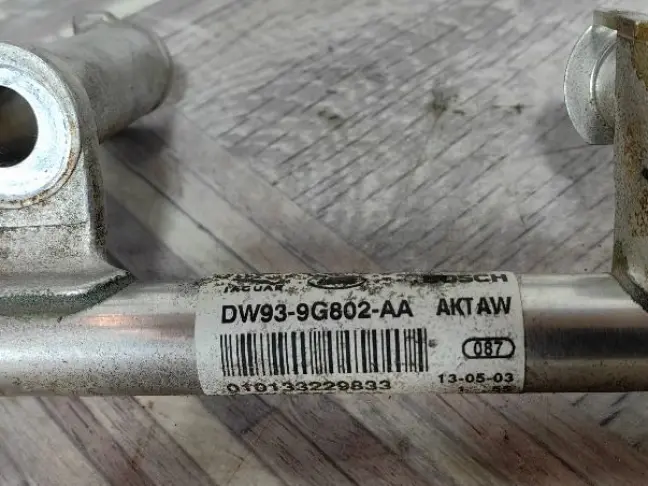 Топливная рейка левая Range Rover  L405 5.0