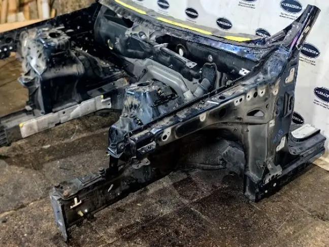 Передняя часть кузова четверть Range Rover 4 L405