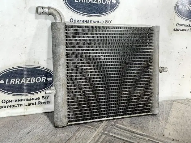 Радиатор дополнительный Range Rover 4 L405