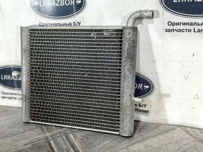 Радиатор дополнительный Range Rover 4 L405