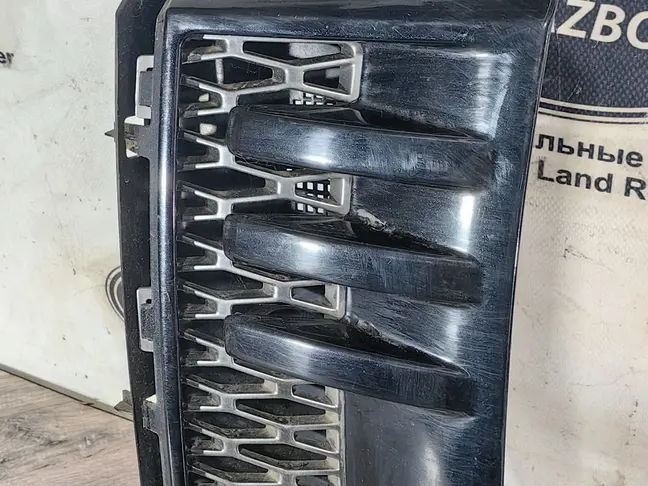 Жабра в крыло левая Range Rover L322 09-12