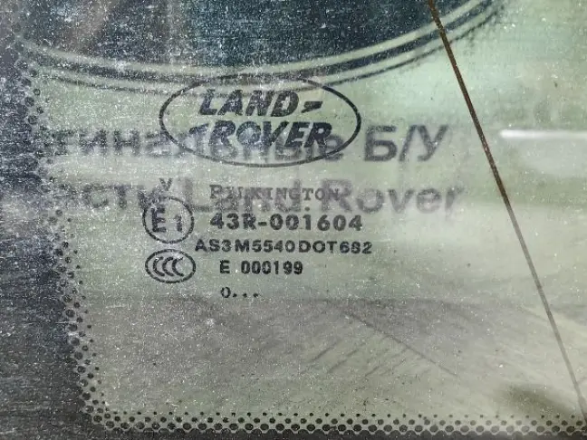 Стекло кузовное глухое левое Range Rover L322