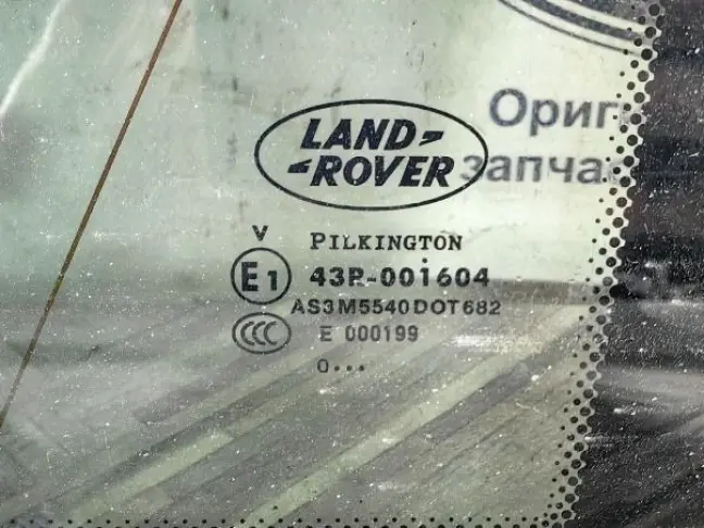Стекло кузовное глухое правое Range Rover L322