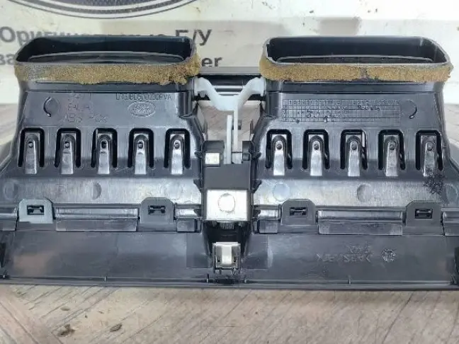 Дефлектор воздуховода верхний Range Rover L322