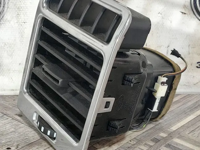 Дефлектор правый Land Rover Range Rover L322