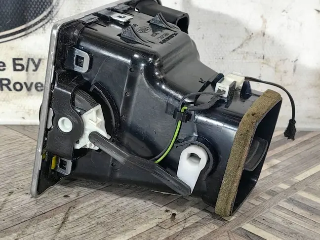 Дефлектор правый Land Rover Range Rover L322