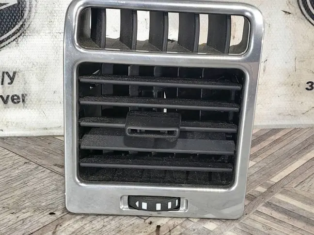 Дефлектор правый Land Rover Range Rover L322