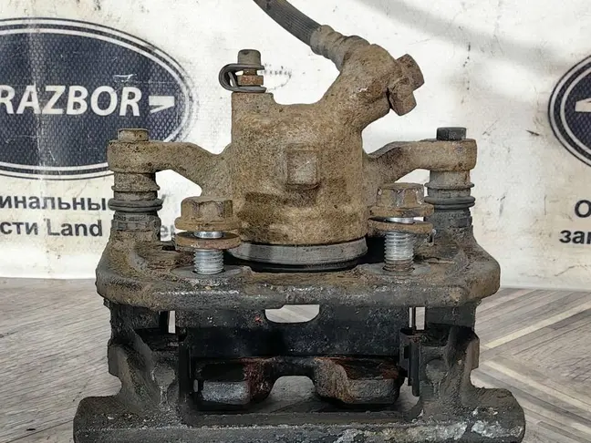 Суппорт задний правый Range Rover L322 5.0 4.4