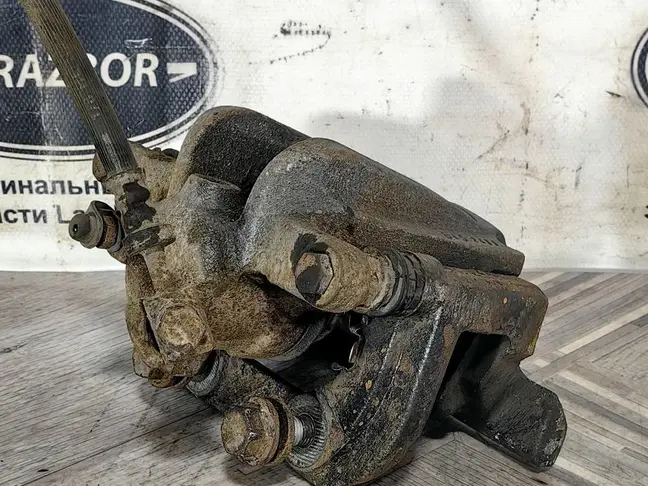 Суппорт задний правый Range Rover L322 5.0 4.4