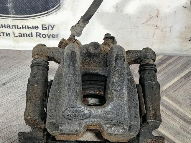 Суппорт задний правый Range Rover L322 5.0 4.4