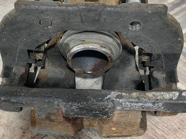 Суппорт задний правый Range Rover L322 5.0 4.4