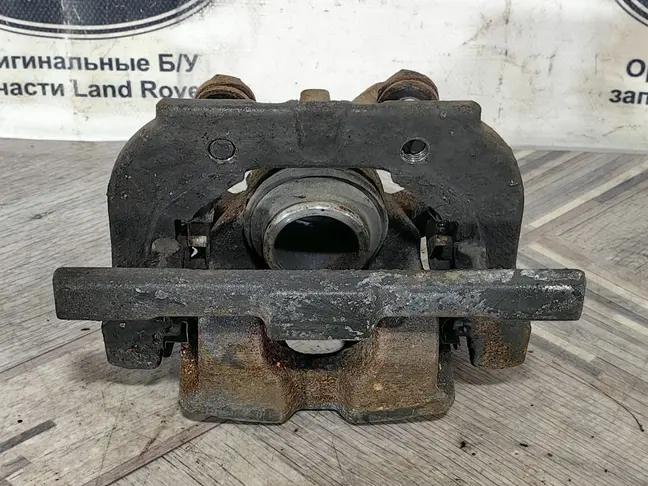 Суппорт задний правый Range Rover L322 5.0 4.4