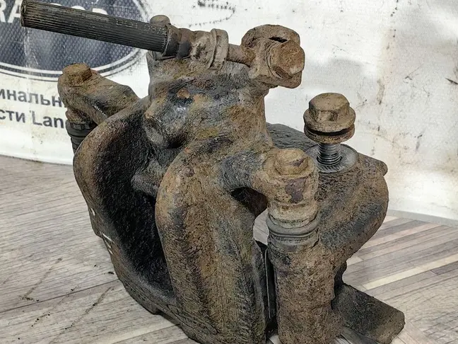 Суппорт задний левый Range Rover L322 5.0 4.4