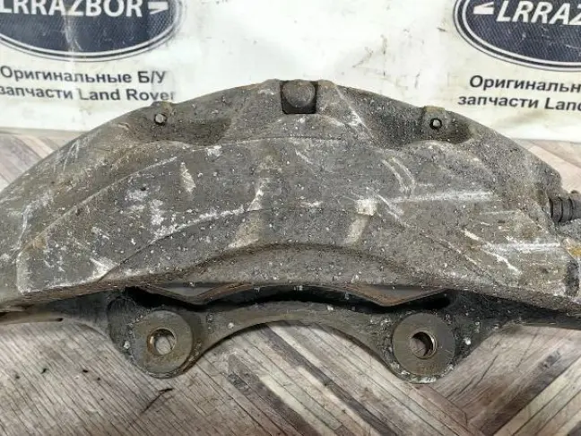 Суппорт правый передний Range Rover 3 L322