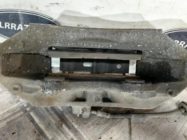 Суппорт правый передний Range Rover 3 L322