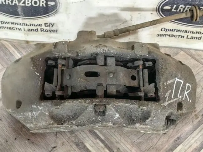 Суппорт правый передний Range Rover 3 L322