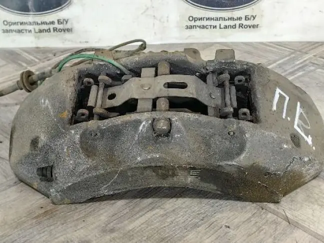 Суппорт левый передний Range Rover 3 L322