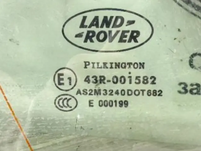 Стекло кузовное глухое левое Range Rover L322