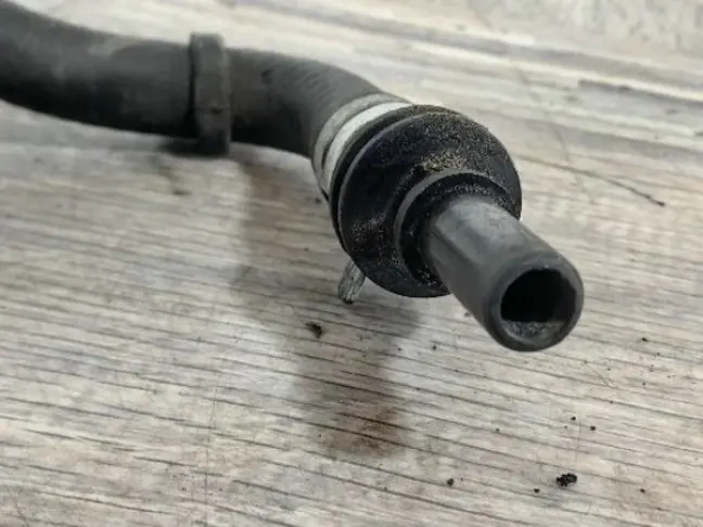 Патрубок от клапана термостата  Range Rover 3 4.4D
